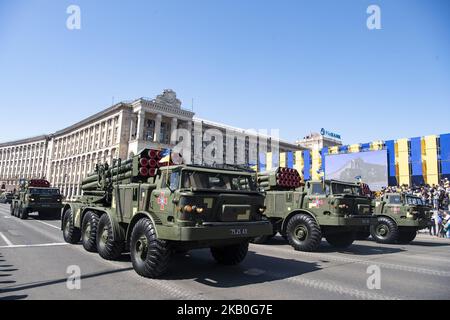 Raketenstartsysteme fahren während einer Militärparade zum Unabhängigkeitstag der Ukraine in Kiew, Ukraine, am 24. August 2018. (Foto von Maxym Marusenko/NurPhoto) Stockfoto