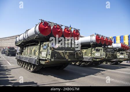 Raketenstartsysteme fahren während einer Militärparade zum Unabhängigkeitstag der Ukraine in Kiew, Ukraine, am 24. August 2018. (Foto von Maxym Marusenko/NurPhoto) Stockfoto