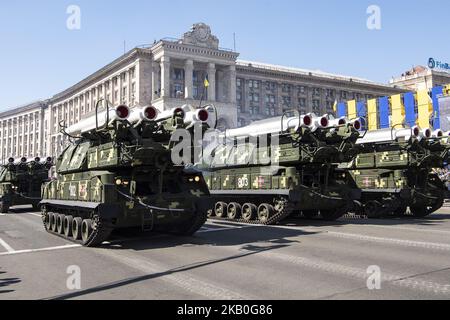 Raketenstartsysteme fahren während einer Militärparade zum Unabhängigkeitstag der Ukraine in Kiew, Ukraine, am 24. August 2018. (Foto von Maxym Marusenko/NurPhoto) Stockfoto