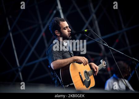 Der italienische Indie-Pop-Sänger und Songwriter Colapesce auf der Bühne beim heutigen Festival 2018 in Turin, Italien (Foto: Roberto Finizio/NurPhoto) Stockfoto