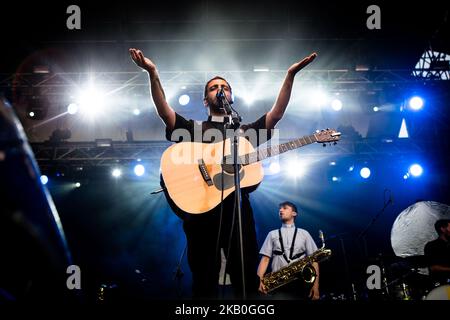 Der italienische Indie-Pop-Sänger und Songwriter Colapesce auf der Bühne beim heutigen Festival 2018 in Turin, Italien (Foto: Roberto Finizio/NurPhoto) Stockfoto