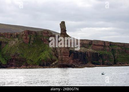 Blick auf den alten Mann von Hoy, Seegruck, von der Northlink Fähre Hoy, Orkney, Schottland, Großbritannien Stockfoto