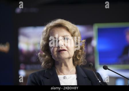 Anissa Boumedienne, Auvers-sur-Oise, Frankreich 25/08/2018 - Iraner gedachten der 30.000 politischen Gefangenen, die 1988 im Iran ermordet wurden, in einer Online-Konferenz, die gleichzeitig in 20 großen Städten und Hauptstädten Europas und Nordamerikas stattfand. Anissa Boumedienne, ehemalige First Lady von Algerien, prangerte auch die 1988Massacre im Iran an, die das Regime verbergen wollte. (Foto von Siavosh Hosseini/NurPhoto) Stockfoto