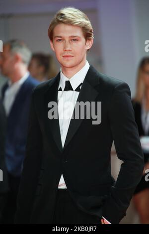 Joe Alwyn läuft auf dem roten Teppich vor der Vorführung von „The Favorite“ während des Venice Film Festivals 75. in Venedig, Italien, am 30. August 2018. (Foto von Matteo Chinellato/NurPhoto) Stockfoto