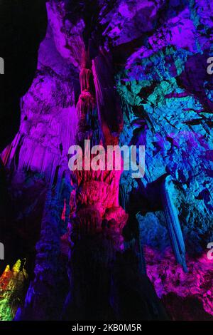 Innenraum St. Michael's Cave am Felsen von Gibraltar, Upper Rock Nature Reserve, Gibraltar Stockfoto