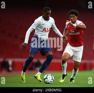 Jaden Brown von Tottenham Hotspur unter 23s und Xavier Amaechi von Arsenal während des Spiels der Premier League 2 zwischen Arsenal unter 23s und Tottenham Hotspur unter 23s am 31. August 2018 im Emirates Stadium in London, England. (Foto von Action Foto Sport/NurPhoto) Stockfoto