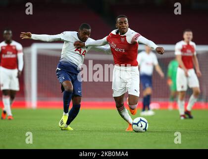 Jaden Brown von Tottenham Hotspur unter 23s und Joseph Willock von Arsenal während des Spiels der Premier League 2 zwischen Arsenal unter 23s und Tottenham Hotspur unter 23s am 31. August 2018 im Emirates Stadium in London, England. (Foto von Action Foto Sport/NurPhoto) Stockfoto