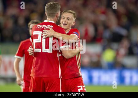 Chris Mepham und Matthew Smith aus Wales feiern während der UEFA Nations League 2019 zwischen Wales und der Republik Irland am 6. September 2018 im Cardiff City Stadium in Cardiff, Großbritannien (Foto: Andrew Surma/NurPhoto) Stockfoto