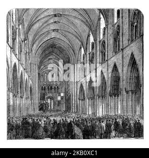 Das überfüllte Kirchenschiff während der Eröffnung der restaurierten St. Patrick's Cathedral in Dublin Irland. 1805 befand sich das Nordtransept in Ruinen und das Südtransept befand sich in einem schlechten Zustand. Der große Wiederaufbau, den Benjamin Guinness 1860–65 bezahlte, wurde von der Angst inspiriert, dass die Kathedrale in unmittelbarer Gefahr des Zusammenbruchs sei, nur wenige Aufzeichnungen über die Arbeiten sind heute erhalten geblieben. Ein Versäumnis, Aufzeichnungen zu bewahren, bedeutet, dass wenig darüber bekannt ist, wie viel von dem aktuellen Gebäude wirklich ist mediæval und wie viel viktorianischer Pastiche ist. Stockfoto