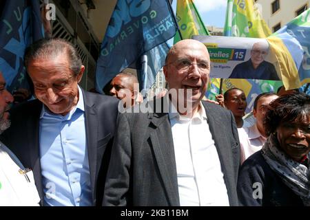 Henrique Meirelles (R), Kandidat der MDB für die Präsidentschaft der Republik, und Paulo Skaf (L), Kandidat der MDB für die Regierung von São Paulo, gehen am 12. September 2018 während eines Wahlkampfes in der Region Rua 25 de Março. (Foto von Dario Oliveira/NurPhoto) Stockfoto