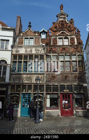 Bilder der historischen und bei Touristen beliebten Stadt Gent in Belgien. Gent ist die Hauptstadt von Ostflandern und liegt in der flämischen Region Belgiens. Die Stadt stammt aus der Steinzeit, da es archäologische Beweise gibt, aber um 650 wurden zwei Abteien von Saint Amand gegründet. Im 13.. Jahrhundert war Gent die 2. größte Stadt Nordeuropas. Heute übersteigt die Bevölkerung der Stadt leicht 250,000 Menschen, aber es gibt jährlich Millionen von Besuchern. (Foto von Nicolas Economou/NurPhoto) Stockfoto