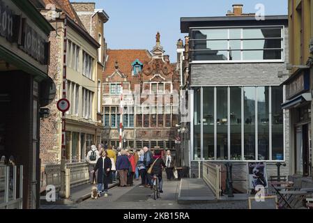 Bilder der historischen und bei Touristen beliebten Stadt Gent in Belgien. Gent ist die Hauptstadt von Ostflandern und liegt in der flämischen Region Belgiens. Die Stadt stammt aus der Steinzeit, da es archäologische Beweise gibt, aber um 650 wurden zwei Abteien von Saint Amand gegründet. Im 13.. Jahrhundert war Gent die 2. größte Stadt Nordeuropas. Heute übersteigt die Bevölkerung der Stadt leicht 250,000 Menschen, aber es gibt jährlich Millionen von Besuchern. (Foto von Nicolas Economou/NurPhoto) Stockfoto