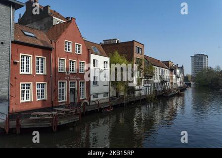 Bilder der historischen und bei Touristen beliebten Stadt Gent in Belgien. Gent ist die Hauptstadt von Ostflandern und liegt in der flämischen Region Belgiens. Die Stadt stammt aus der Steinzeit, da es archäologische Beweise gibt, aber um 650 wurden zwei Abteien von Saint Amand gegründet. Im 13.. Jahrhundert war Gent die 2. größte Stadt Nordeuropas. Heute übersteigt die Bevölkerung der Stadt leicht 250,000 Menschen, aber es gibt jährlich Millionen von Besuchern. (Foto von Nicolas Economou/NurPhoto) Stockfoto