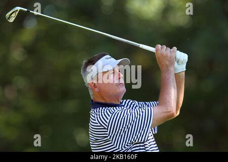 Paul Goydos aus Long Beach, Kalifornien, folgt seinem Schuss vom 3. T-Shirt während der Finalrunde des von McLaren im Warwick Hills Golf & Country Club in Grand Blanc, MI, USA, präsentierten The Ally Challenge Golfturniers am Sonntag, 16. September 2018. (Foto von Amy Lemus/NurPhoto) Stockfoto