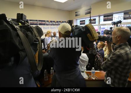 Die US-Senatorin Elizabeth Warren (D-MA) unterstützt gemeinsam mit dem US-Senator Bob Casey (D-PA) am 23. September 2018 seine Kampagne bei einer Auftaktveranstaltung in North Philadelphia, PA. (Foto von Bastiaan Slabbers/NurPhoto) Stockfoto
