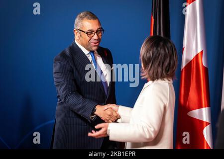 Münster, Deutschland. 03.. November 2022. James Cleverly, Außenminister Großbritanniens, und Annalena Baerbock, Bundesaußenministerin, nahmen während des Treffens der G7 Außenminister am 3. November 2022 in Münster Teil. Kredit: dpa/Alamy Live Nachrichten Stockfoto