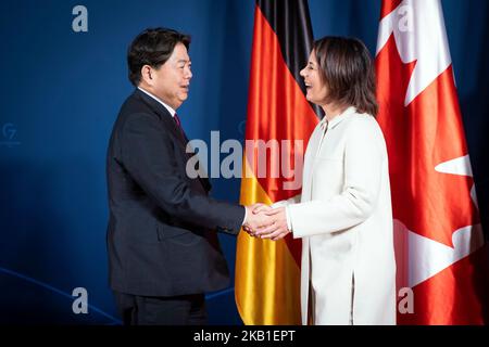 Münster, Deutschland. 03.. November 2022. (LR) Yoshimasa Hayashi, Außenminister Japans, und Annalena Baerbock, Bundesaußenministerin, wurden beim Treffen der G7 Außenminister am 3. November 2022 in Münster begrüßt. Kredit: dpa/Alamy Live Nachrichten Stockfoto