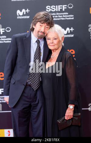 Trevor Nunn und die Schauspielerin Judi Dench nehmen am 25. September 2018 an der Premiere von „Red Joan“ während des San Sebastian International Film Festival 66. im Kursaal Palace in San Sebastian, Spanien, Teil. (Foto von Manuel Romano/NurPhoto) Stockfoto