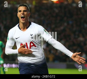 Erik Lamela von Tottenham Hotspur feiert sein Tor während des Carabao Cup 3.-Runden-Spiels zwischen Tottenham Hotspur und Watford am 26. September 2018 im Stadium MK, Milton Keynes, England. (Foto von Action Foto Sport/NurPhoto) Stockfoto