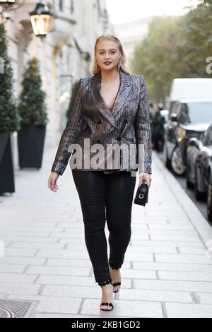 Model Iskra Lawrence posiert am 27. September 2018 in Paris, Frankreich. (Foto von Mehdi Taamallah / NurPhoto) Stockfoto