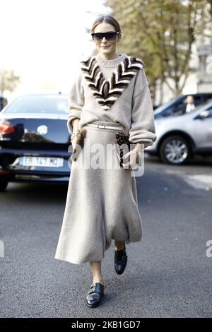 Olivia Palermo posiert am 27. September 2018 in Paris, Frankreich. (Foto von Mehdi Taamallah / NurPhoto) Stockfoto