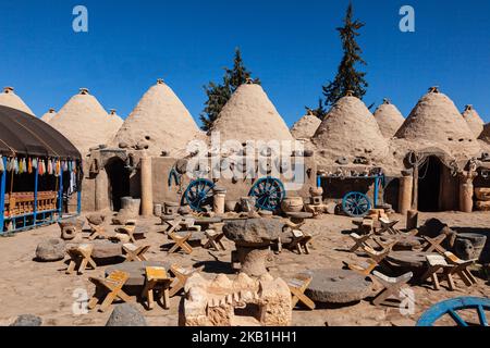 Ein Blick auf die historischen Häuser von Harran. Urfa Türkei. Das Gebäude besteht aus einem Steinkreis mit einem gewölbten Dach. Stockfoto