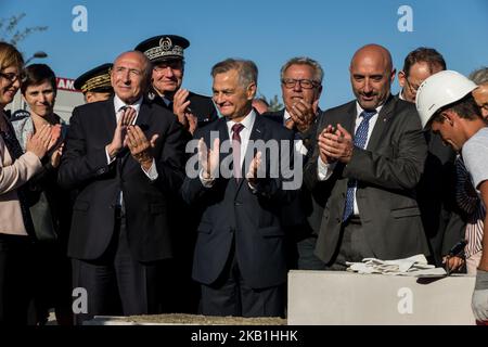 Innenminister Gérard Collomb legt am 28. September 2018 den Grundstein für die künftige Polizeistation in Bourgoin Jallieu, Frankreich. (Foto von Nicolas Liponne/NurPhoto) Stockfoto