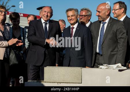 Innenminister Gérard Collomb legt am 28. September 2018 den Grundstein für die künftige Polizeistation in Bourgoin Jallieu, Frankreich. (Foto von Nicolas Liponne/NurPhoto) Stockfoto