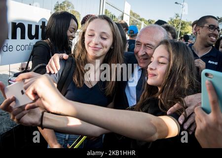 Innenminister Gérard Collomb legt am 28. September 2018 den Grundstein für die künftige Polizeistation in Bourgoin Jallieu, Frankreich. (Foto von Nicolas Liponne/NurPhoto) Stockfoto