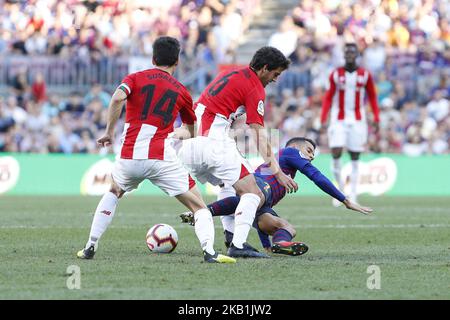 FC Barcelona Mittelfeldspieler Philippe Coutino (7) und Athletic Club Verteidiger Mikel San Jose (6) während des Spiels FC Barcelona gegen Athletic Club, für die Runde 7 der Liga Santander, gespielt im Camp Nou am 29.. September 2018 in Barcelona, Spanien. (Foto von Mikel Trigueros/Urbanandsport/NurPhoto) Stockfoto