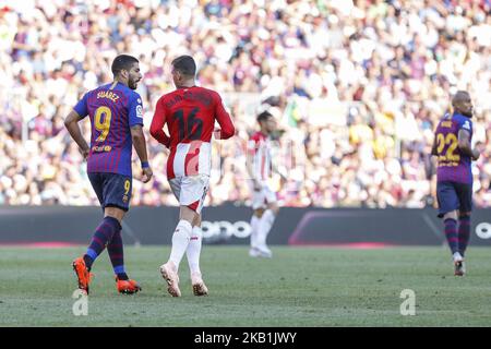 Der FC Barcelona ist Vorstürmer Luis Suarez (9) und der Athletic Club Mittelfeldspieler Dani Garcia (16) während des Spiels FC Barcelona gegen den Athletic Club, für die Runde 7 der Liga Santander, gespielt im Camp Nou am 29.. September 2018 in Barcelona, Spanien. (Foto von Mikel Trigueros/Urbanandsport/NurPhoto) Stockfoto