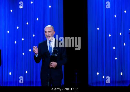 Dario Grandinetti erhält Silver Shell für den besten Darsteller für den Film „Rojo“ während der Abschlussfeier des San Sebastian Filmfestivals 66. im Kursaal am 29. September 2018 in San Sebastian, Spanien. (Foto von Manuel Romano/NurPhoto) Stockfoto