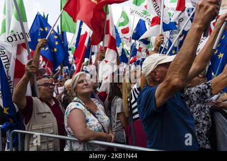 Anhänger der Mitte-Links-Demokratischen Partei (PD) versammeln sich am 30. September 2018 zu einer Kundgebung, um gegen die neue Regierungspolitik in Rom, Italien, zu protestieren. (Foto von Michele Spatari/NurPhoto) Stockfoto