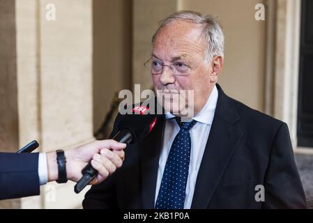 Bundesrat Johann Schneider-Ammann spricht mit der Presse nach einem Treffen im Palazzo Grazioli mit dem stellvertretenden italienischen Ministerpräsidenten und Minister für wirtschaftliche Entwicklung, Arbeit und Sozialpolitik Luigi Di Maio am 01. Oktober 2018 in Rom, Italien. (Foto von Michele Spatari/NurPhoto) Stockfoto