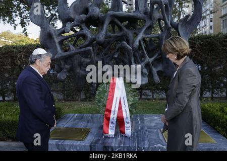 Die Kölner Bürgermeisterin Henriette Reker legt am 3 2018. Oktober einen Kranz am Holocaust-Mahnmal auf dem Liberty Square in Thessaloniki, Griechenland, ab. (Foto von Achilleas Chiras/NurPhoto) Stockfoto