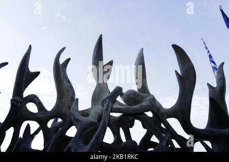 Die Kölner Bürgermeisterin Henriette Reker legt am 3 2018. Oktober einen Kranz am Holocaust-Mahnmal auf dem Liberty Square in Thessaloniki, Griechenland, ab. (Foto von Achilleas Chiras/NurPhoto) Stockfoto