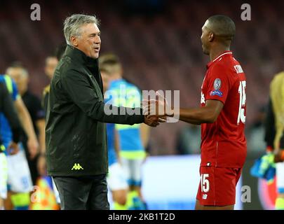 SSC Napoli gegen FC Liverpool - UEFA Champions League Group C Napoli Trainer Carlo Ancellotti mit Daniel Sturridge aus Liverpool am Ende des Spiels im San Paolo Stadium in Neapel, Italien, am 3. Oktober 2018. (Foto von Matteo Ciambelli/NurPhoto) Stockfoto