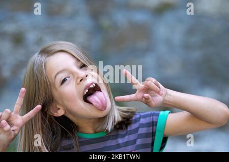 Mädchen mit Zahnlücke, Mädchen mit Zahnlücke Stockfoto