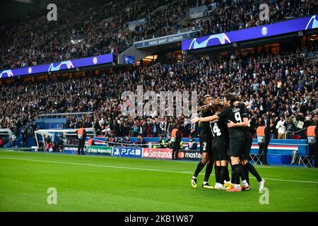 Edison Roberto Cavani #9,Angel Di Maria #11,Adrien Rabiot #25,Killian Mbappe #7,Neymar Jr #10 der PSG feiern während des UEFA Champions' League Fußballspiels Paris Saint Germain (PSG) gegen Red Star Belgrad am 3. Oktober 2018 im Parc des Princes-Stadion in Paris. (Foto von Julien Mattia/NurPhoto) Stockfoto