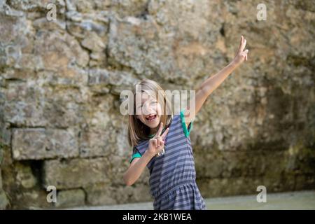 Mädchen mit Zahnlücke, Mädchen mit Zahnlücke Stockfoto