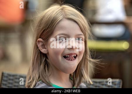 Mädchen mit Zahnlücke, Mädchen mit Zahnlücke Stockfoto