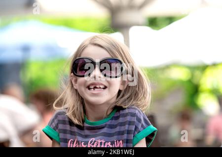 Mädchen mit Zahnlücke, Mädchen mit Zahnlücke Stockfoto