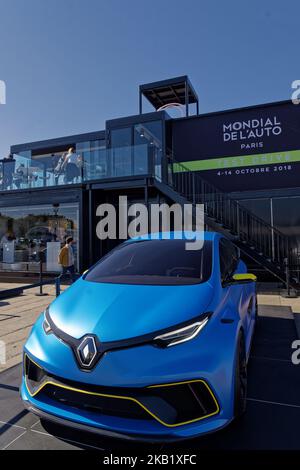 Das Konzeptfahrzeug Renault Zoe e-Sport wird während des Mondial Paris Motor Show 2018 - Outdoor Place de La Concorde Paris im Testzentrum für Elektroautos in Paris, Place de la Concorde - Frankreich, 4. Oktober 2018, gezeigt. (Foto von Daniel Pier/NurPhoto) Stockfoto