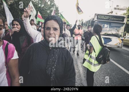 Athen, Griechenland, 9.. Oktober 2018 | zwanzig Jahre nach dem Tag (9.. Oktober 1998) weigerte sich die griechische Regierung, dem kurdischen Führer der PKK (Arbeiterpartei) Abdullah Öcalan, Hunderten von Kurden von Athen sowie griechischen Anhängern, Marschierte in der griechischen Hauptstadt und forderte die sofortige Freilassung von Ocalan aus dem türkischen Gefängnis. Die Demonstranten marschierten vom Syntagma-Platz zur türkischen Botschaft, wo sie Parolen gegen den türkischen Präsidenten Erdogan riefen. (Foto von Maria Chourdari/NurPhoto) Stockfoto