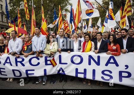 Ortega Smith von VOX, Xavier Garcia Albiol von Partido Popular, Dolors Montserrat von Partido Popular und Ines Arrimadas von Ciutadans während der Feierlichkeiten zum spanischen Nationalfeiertag am 12. Oktober 2018 in Barcelona. (Foto von Xavier Bonilla/NurPhoto) Stockfoto