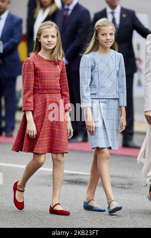 Prinzessin Leonor von Spanien und Prinzessin Sofia von Spanien nehmen an der Militärparade zum spanischen Nationalfeiertag in Madrid, Spanien, Teil. 12. Oktober 2018. (Foto von A. Ware/NurPhoto) Stockfoto