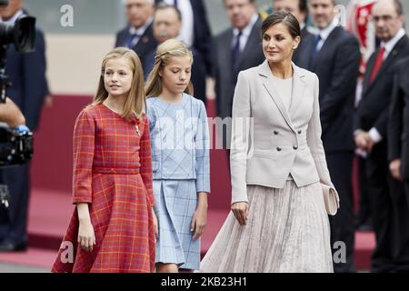 Königin Letizia von Spanien, Prinzessin Leonor von Spanien und Prinzessin Sofia von Spanien nehmen an der Militärparade zum spanischen Nationalfeiertag in Madrid, Spanien, Teil. 12. Oktober 2018. (Foto von A. Ware/NurPhoto) Stockfoto