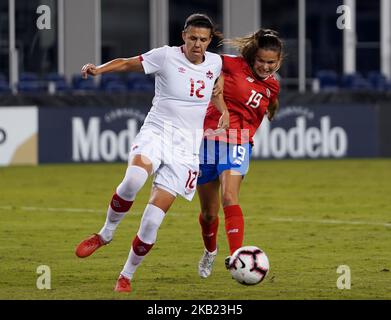 Edinburg, NC - 11. OKTOBER: 2018 L-R Christine Sinclair aus Kanada und Fabiole Sanchez aus Costa Rica beim CONCACAF Women's Championship Group B Spiel zwischen Costa Rica und Kanada am 11. Oktober 2018 im H-E-BPark Stadium, Edinburg (Foto von Action Foto Sport/NurPhoto) Stockfoto