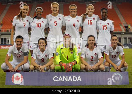 Edinburg, NC - 11. OKTOBER: 2018 Back Row:- Julia Grosso, Ashley Lawrence, Rebecca Quinn, Shelina Zadorsky, Janine Becide und Nichelle Prince of Canada. Vordere Reihe:- Christine Sinclair, Diana Matheson, Stephanie Labbe, Allysha Chapman und Jessie Fleming aus Kanada. Während des CONCACAF Women's Championship Group B-Spiels zwischen Costa Rica und Kanada im H-E-BPark Stadium, Edinburg, am 11. Oktober 2018 (Foto by Action Foto Sport/NurPhoto) Stockfoto