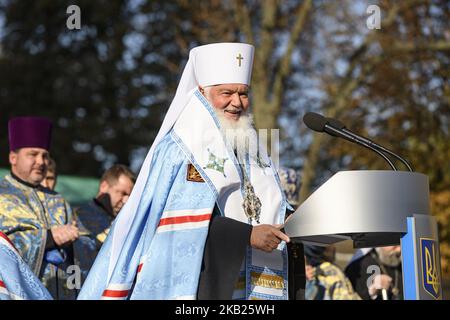 Metropolit Makariy (Maletych), Leiter der ukrainischen autokephalen orthodoxen Kirche, während der Messe für die Gewährung von Autokephalie an die ukrainische Kirche auf einem Platz vor der Sophienkathedrale in Kiew, Ukraine, 14. Oktober 2018 (Foto: Maxym Marusenko/NurPhoto) Stockfoto